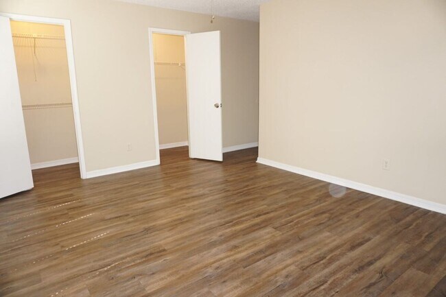 Building Photo - 3/2.5 Townhome on Westside