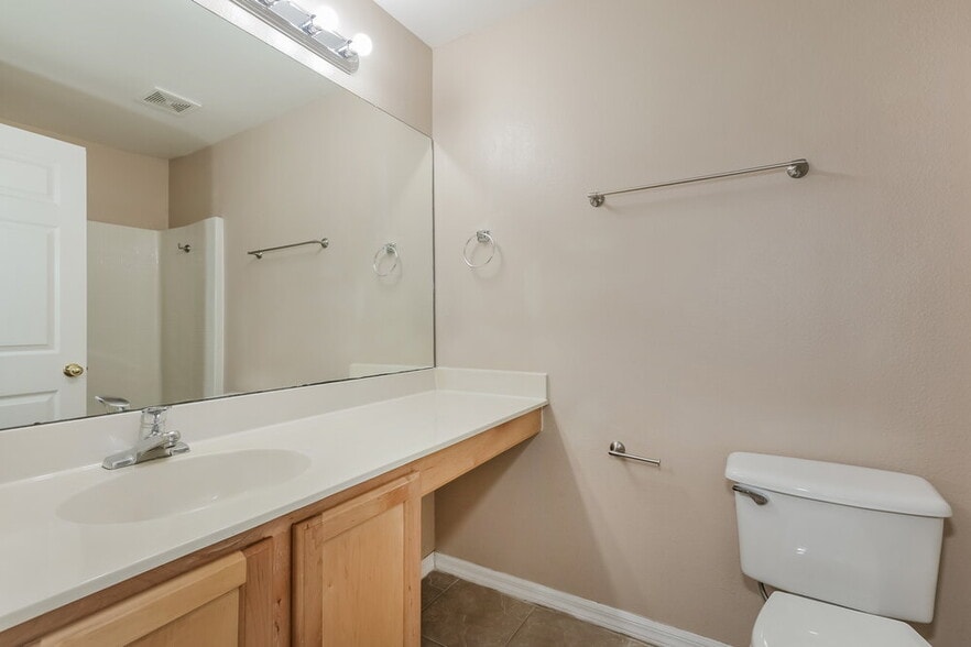 Building Photo - 703 Mountain Top Dr