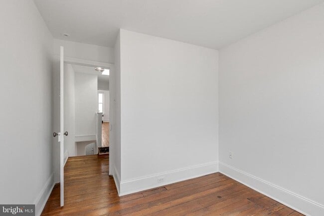 Building Photo - 821 N Bambrey St