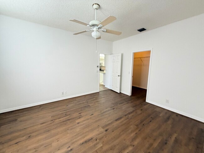 Building Photo - 133 Woodlake Cir