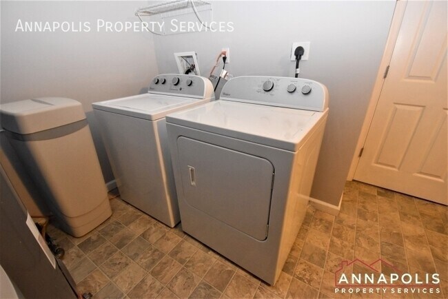 Building Photo - 442 Poplar Ln