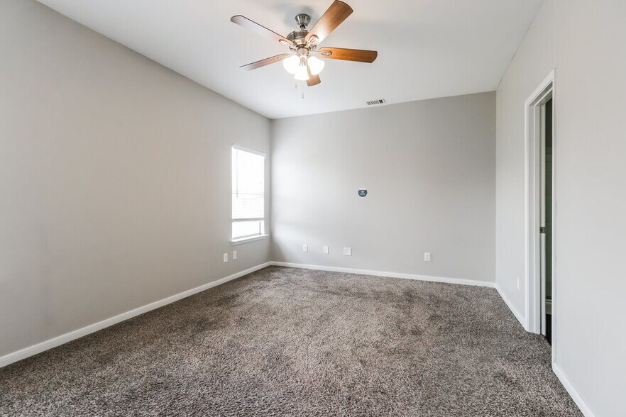 Building Photo - 29050 Village Creek Loop