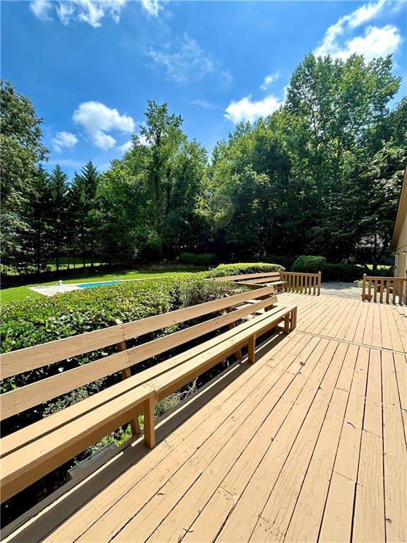 Building Photo - 115 Nesbit Ferry Pl