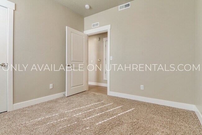 Building Photo - 1128 S 820 E