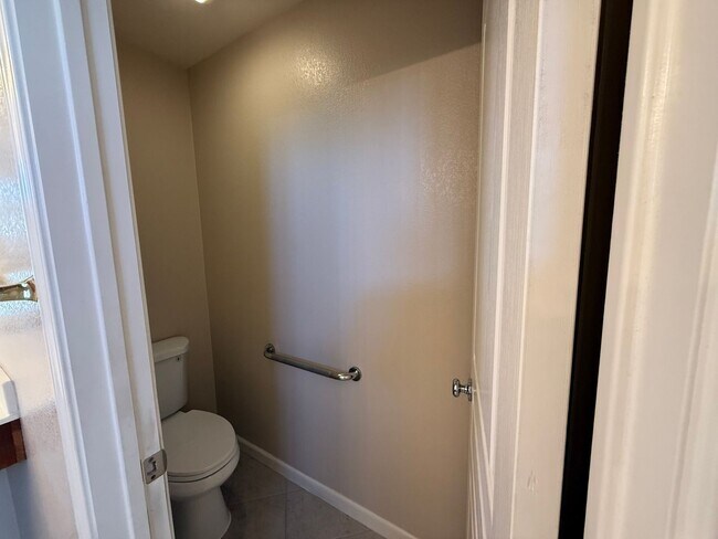 Building Photo - Single story home located in desirable northwest Modesto neighborhood!