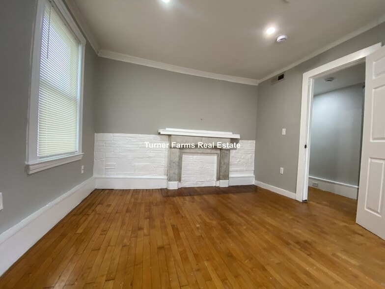 Building Photo - 35 Humphreys St