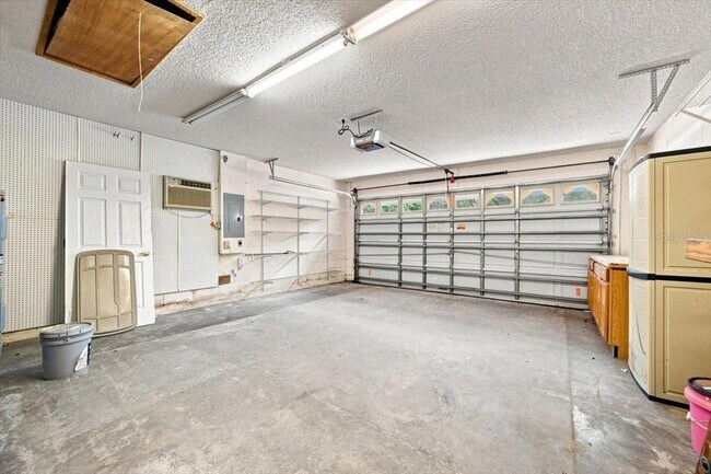Building Photo - 2393 Paulette Dr