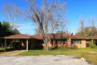 Building Photo - 103 E Meadow Ln