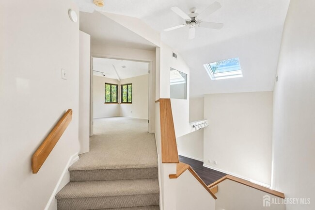 Building Photo - 83 Sayre Dr