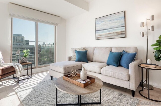 Building Photo - UNBEATABLE LOCATION 1 BEDROOM, TOP FLOOR  ...