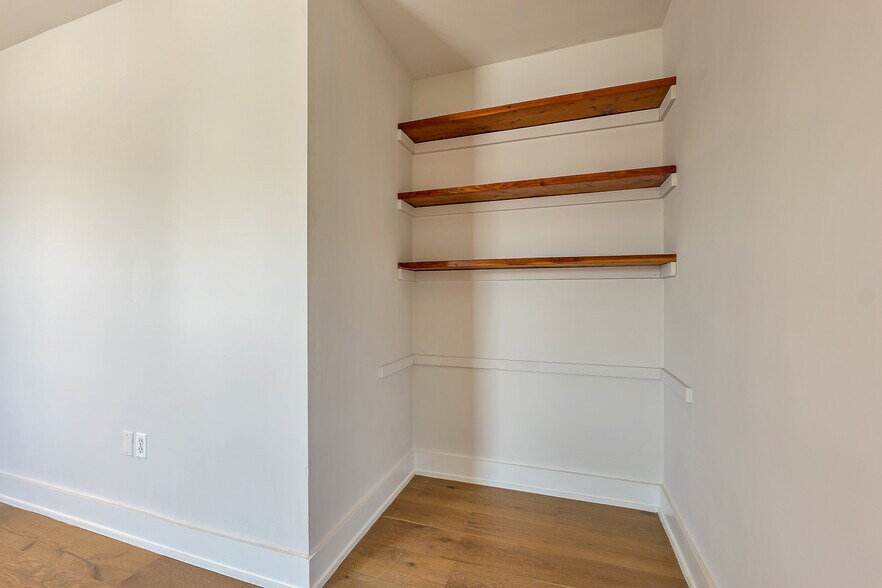 Building Photo - 5110 Fort Totten Dr NE