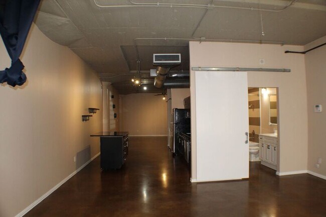 Building Photo - 1122 Jackson St