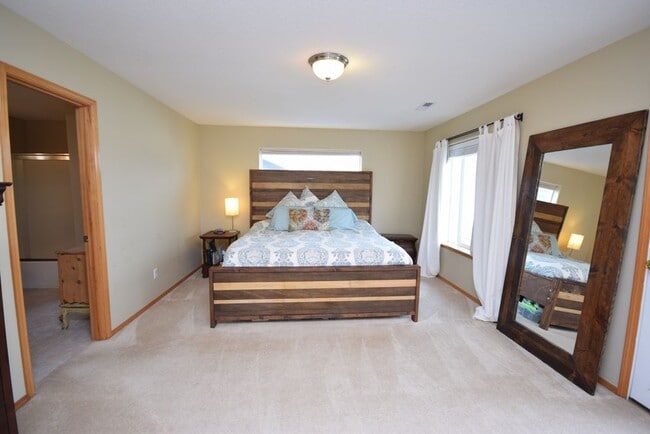 Building Photo - 10890 Southwest Washington Street