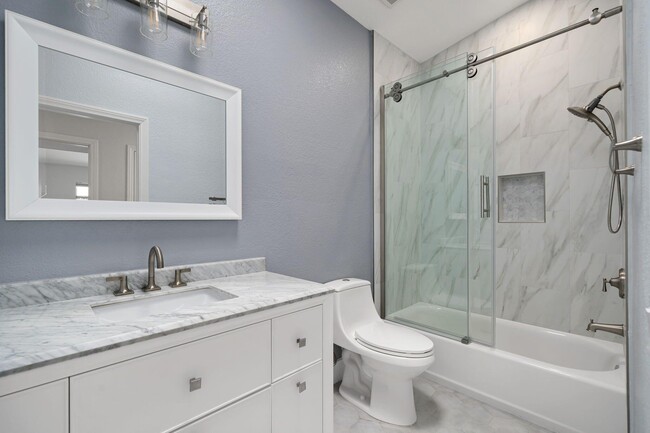 Building Photo - 54140 Avenida Mendoza