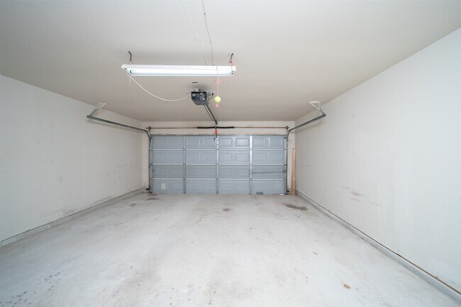 Building Photo - 11914 Rolling Stream Dr