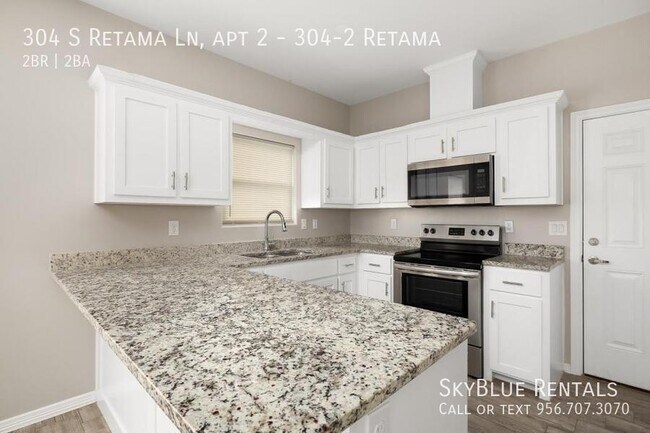 Building Photo - 304 S Retama Ln