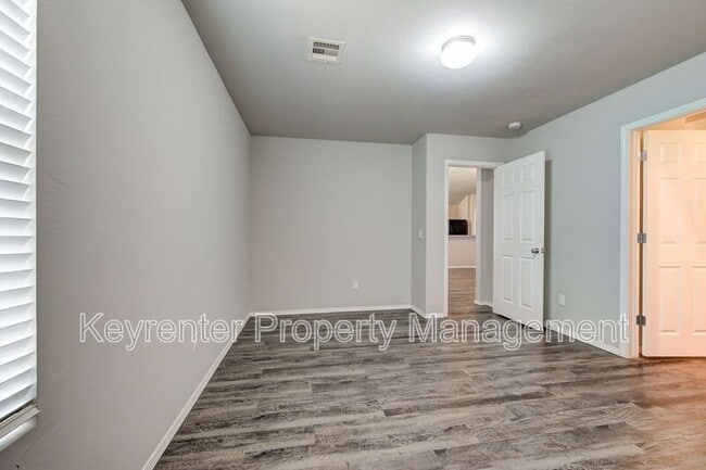 Building Photo - 9440 SW 44th Terrace