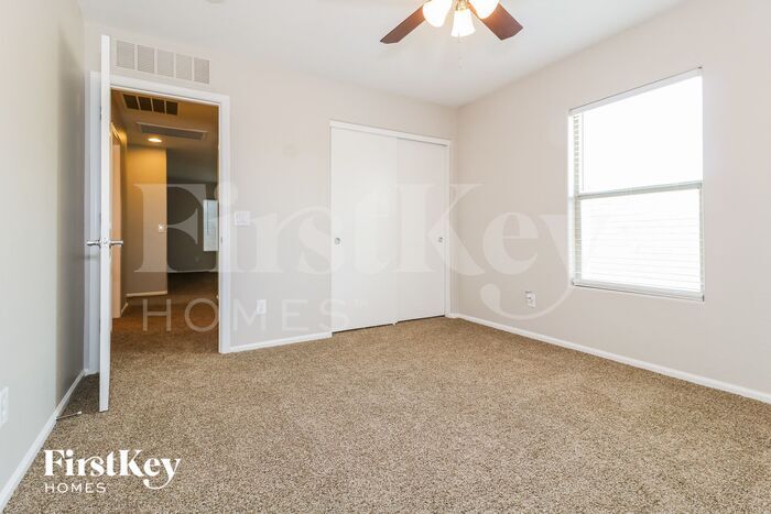 Building Photo - 10946 W College Dr