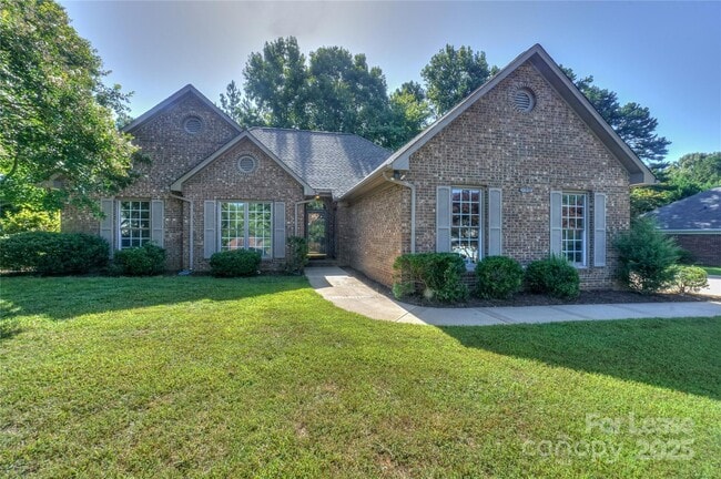 Primary Photo - 840 Emerson Dr