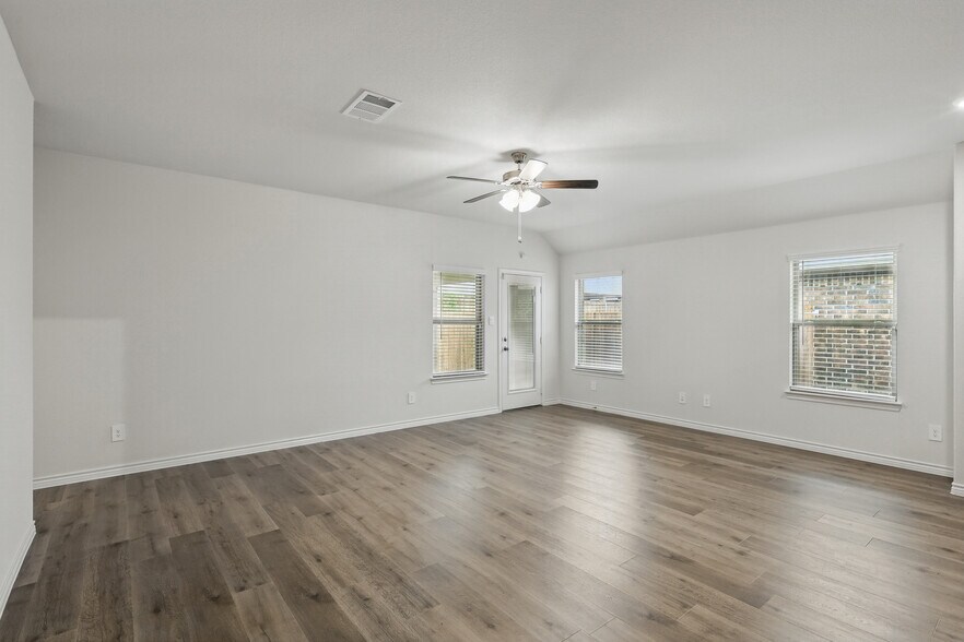 Building Photo - 9732 Quail Pointe Rd