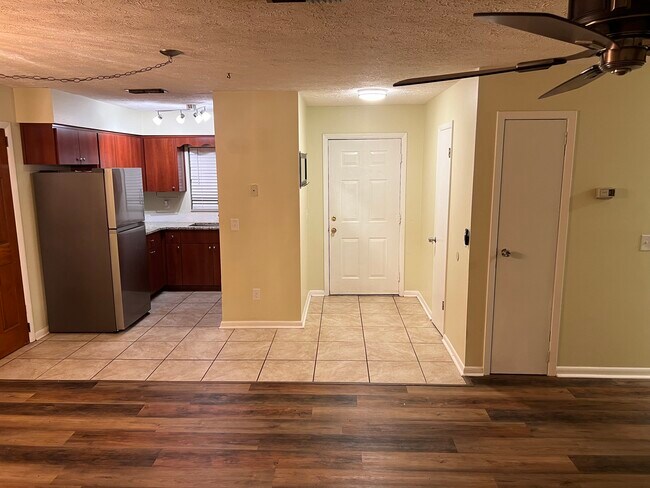 Building Photo - 3957 S Ventura Ave