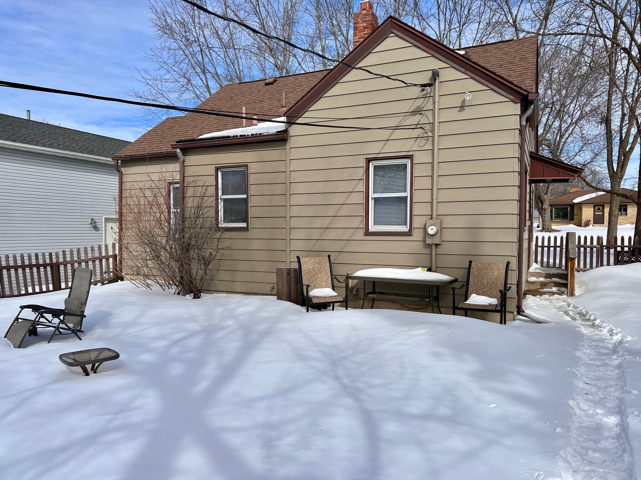 Building Photo - 221 7th Ave N