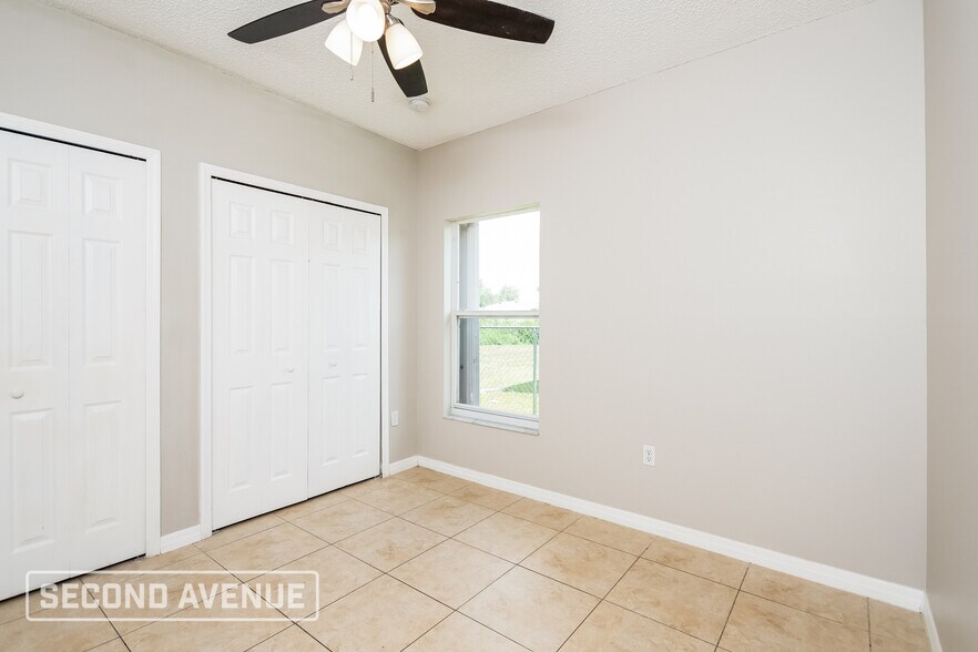 Building Photo - 623 Cotulla Dr
