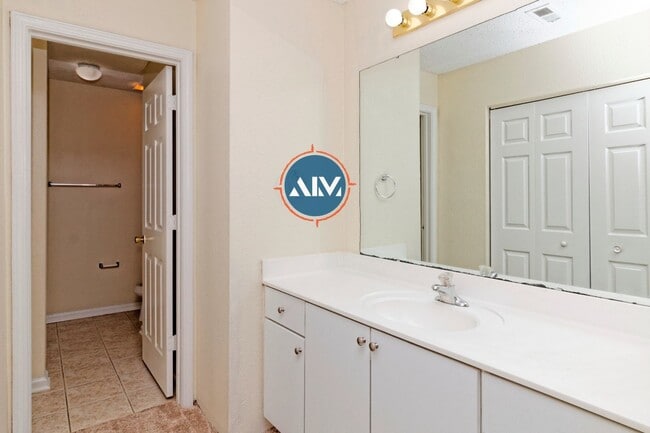 Building Photo - Charming First-Floor Condo with Pond Views at The Estate at Westbury