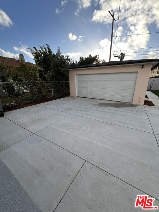 Building Photo - 15605 Berendo Ave