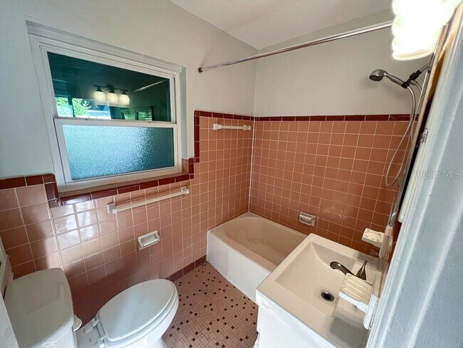 Building Photo - 610 NW 34th Ter