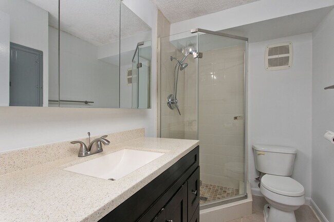 Building Photo - Haiku Hale - 3 bedroom, 2 bathroom, 1 park...