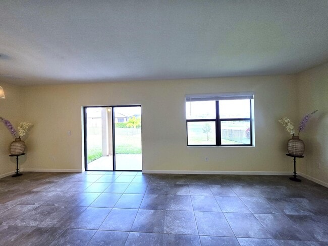Building Photo - 6580 Canterbridge Dr