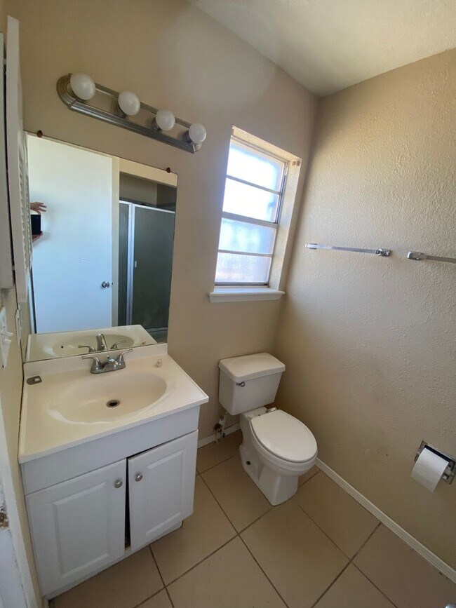 Building Photo - Northeast Home for Rent