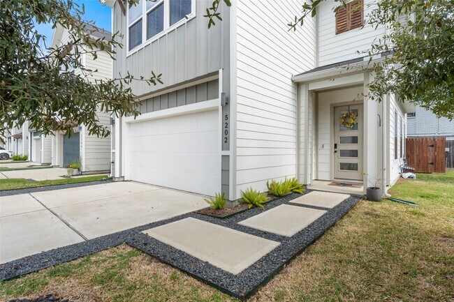 Building Photo - 5202 Pinemont Creek Ln