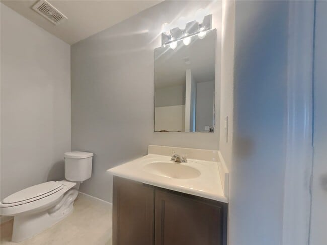 Building Photo - 1811 Artem Ct