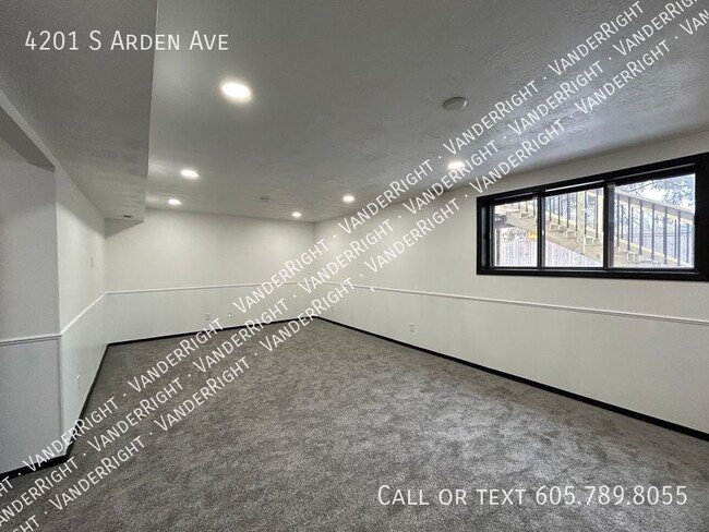 Building Photo - 4201 S Arden Ave