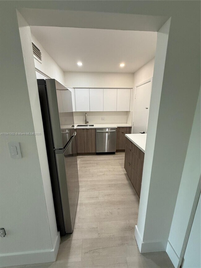 Building Photo - 1150 Madruga Ave