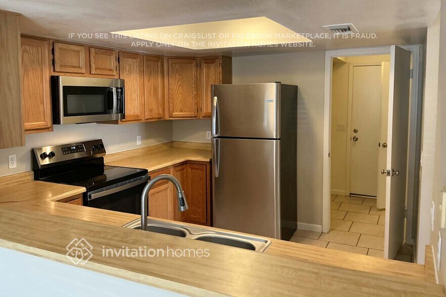 Building Photo - 1541 E Laurel Ave