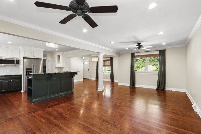 Building Photo - 8125 Lamar Ave