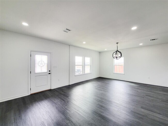 Building Photo - 2731 Rd 5724
