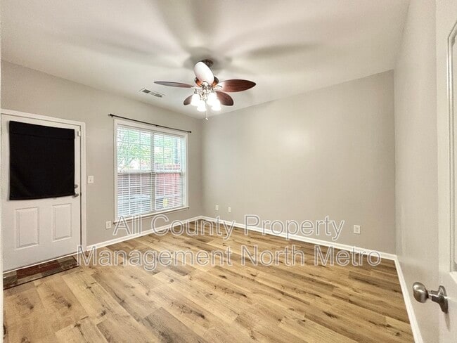 Building Photo - 1033 Thornborough Dr