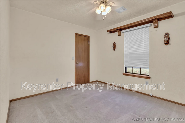 Building Photo - 9305 S Land Ave