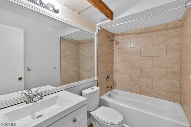 Building Photo - 4641 SW Santa Barbara Pl