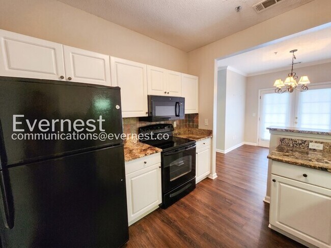 Building Photo - 3 Bed, 2.5 Bath Townhome with Garage / Pet-Friendly / Coming Soon!