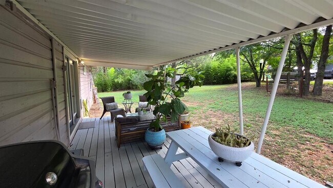 Building Photo - 2802 De Soto Dr