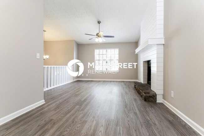 Building Photo - 3 Bedroom Pet-Friendly Home in Snellville, GA with Main Street Renewal