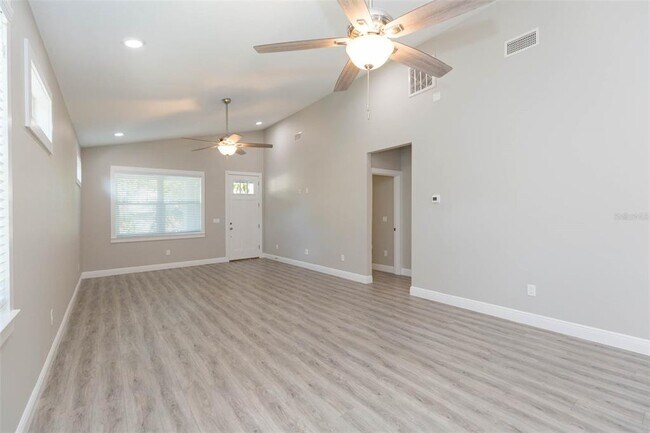 Building Photo - 218 W Jean St