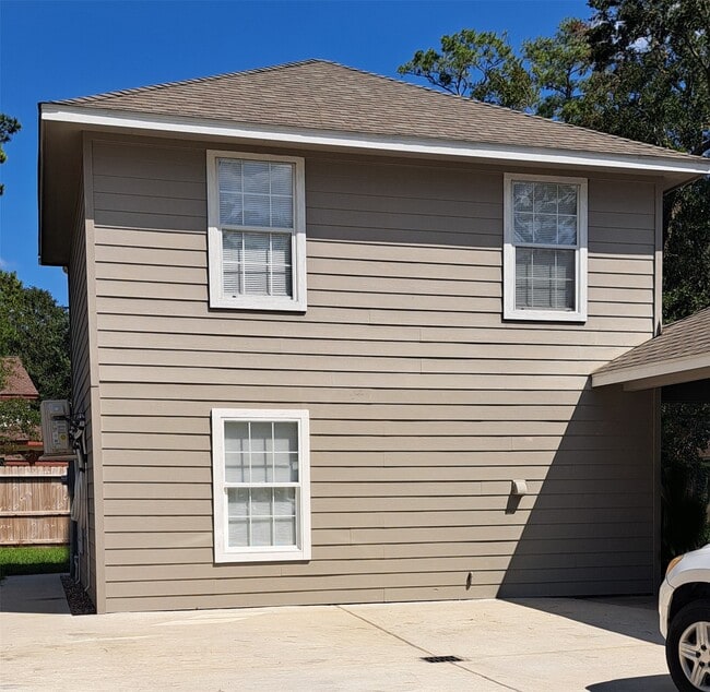 Building Photo - 605 Orangewood Dr