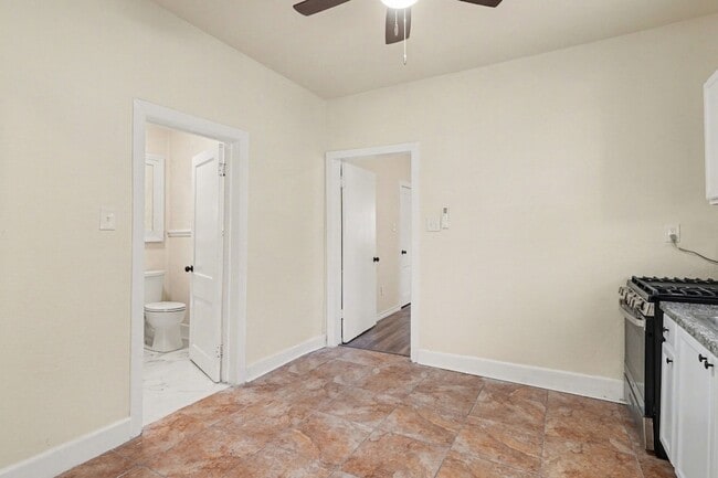 Building Photo - 4805 Belmont Ave