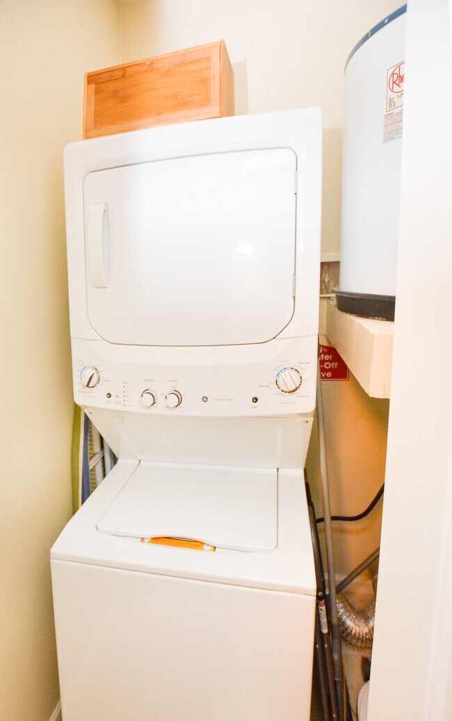 Building Photo - Furnished James Island Condo
